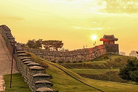 수원 화성 (Hwaseong Fortress). Photograph: KIMJUNGWOOK