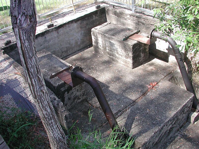 File:Lagoon Creek Railway Water Supply Facility and Pump Station (2006).jpg