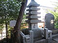 懐嶋平権守景能公大庭小次郎景兼公層塔顕彰碑（神明大神宮向かって左手から裏へ回る）