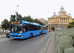 Volvo 7000A típusú autóbusz a Deák Ferenc téren