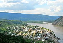 Panorama de Dawson City au bord du fleuve Yukon