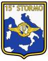 Distintivo del 15º Stormo, usato a partire dal 1978. Scompare l'indicazione della specialità. Versione ad alta visibilità.[97]