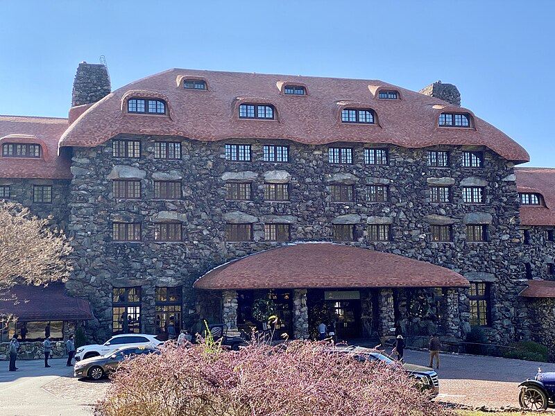 File:Grove Park Inn, Grove Park-Sunset, Asheville, NC - 51852222897.jpg