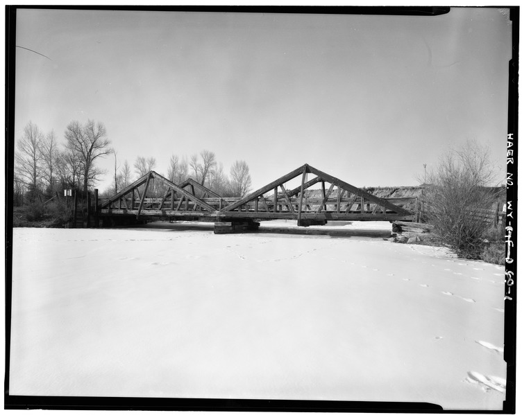 File:VIEW LOOKING NORTH TOWARD SOUTH WEB - New Fork River Bridge, County Road 136, Boulder, Sublette County, WY HAER WYO,18-BOUL.V,1-1.tif