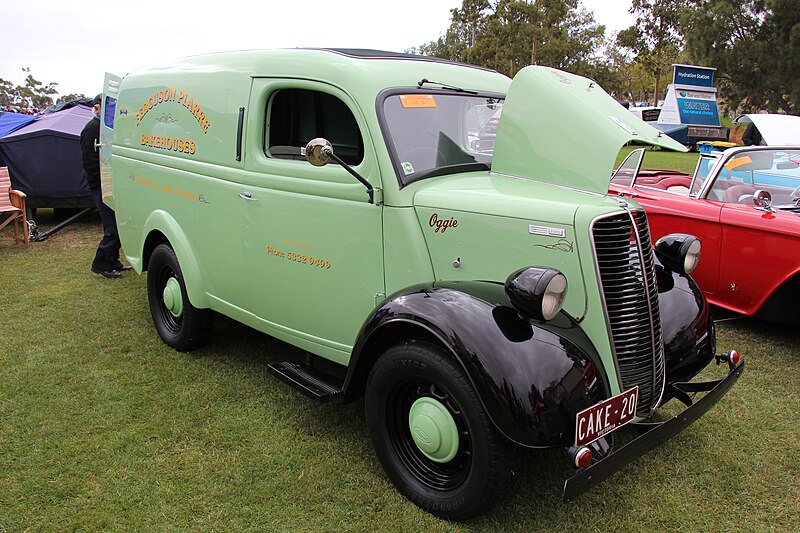 File:1948 Ford E83W Van (13629835833).jpg