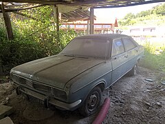 Abandoned car, Urgezes.jpg