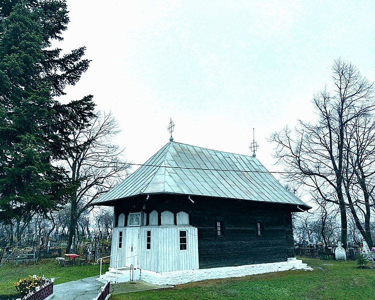 File:Biserica de lemn „Adormirea Maicii Domnului” a fostului schit Hârsova „Sf. Nicolae”.jpg