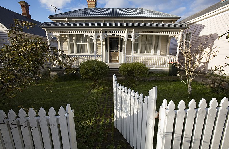 File:Classic wooden house and fence, Auckland - 0597.jpg