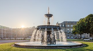 Schlossplatzspringbrunnen Schlossplatz Stuttgart 2015 03.jpg