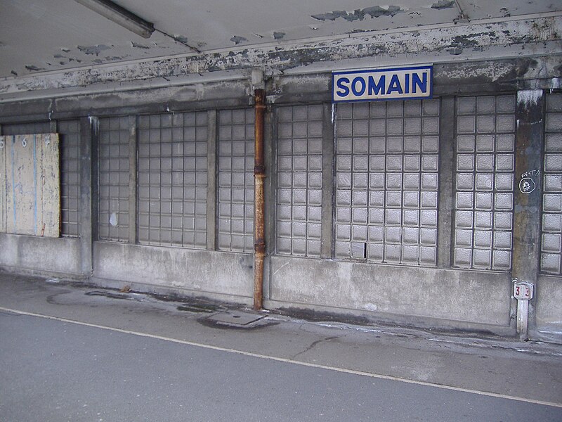 File:Somain - Abri de la gare démoli en 2006 (C).JPG