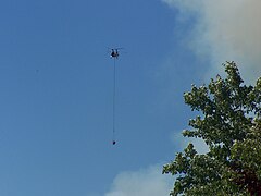 A helicopter flying to the Deer Ridge Fire