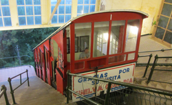 Rame du funiculaire en gare amont.