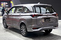 2022 Avanza vista de atrás