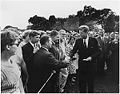 John F. Kennedy saluta i volontari il 28 agosto 1961