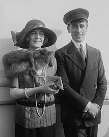 Edwina Mountbatten, geb. Ashley mit Fuchskollier (frühe 1920er Jahre)