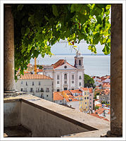 La Igreja de Santo Estêvão vista dal Miradouro de Santa Luzia.