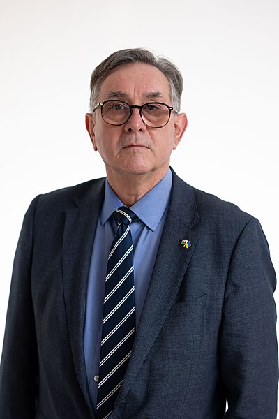 File:Official portrait of Mick Antoniw 01.jpg