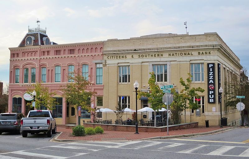 File:C&S Bank and neighboring historic building.jpg