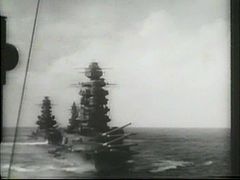 El Mutsu junto al Nagato en ejercicios en 1940.