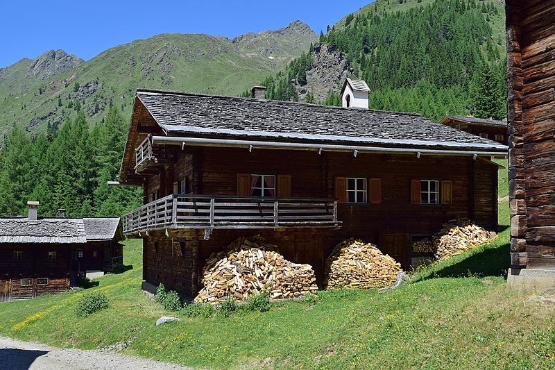 File:Innervillgraten - Oberstalleralm - Almhütte vulgo Unter-Haider - 1.jpg