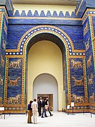 Merlones escalonados de la Puerta de Ishtar, Babilonia.