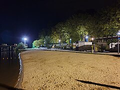 Plage des Célestins, Vichy, la nuit.jpg