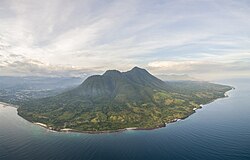 Pemandangan Gunung Poco Ndeki