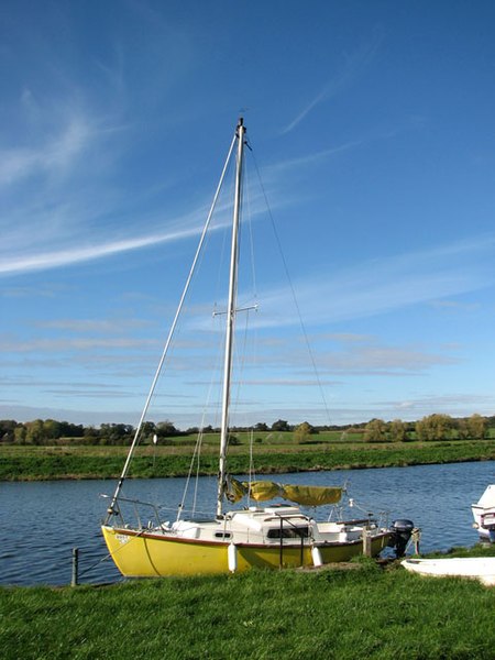 File:Moored on the River Waveney - geograph.org.uk - 2124685.jpg