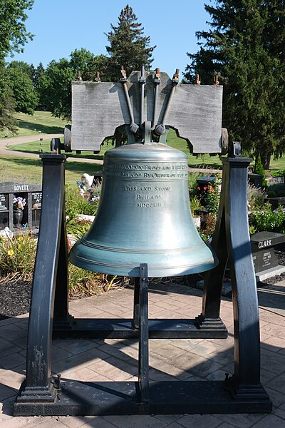 File:Bell at Sunset Hills Burial Park (back).jpg