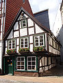 Overstek van huis boven de straat, oudste gebouw in Schwerin