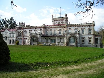 Façade du nouveau château.