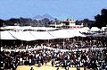 Environ 200 000 personnes assistent à l'initiation de Kalachakra à Bodh Gaya en décembre 1985.