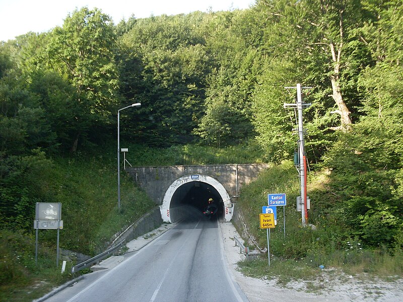 File:Entrance to tunnel Ivan.jpg