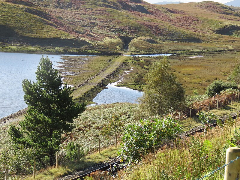 File:Ffestiniog old route Tanygrisiau.jpg