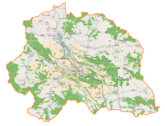 Mapa konturowa gminy Lwówek Śląski, u góry nieco na lewo znajduje się ikonka zamku z wieżą z opisem „Pałac w Rakowicach Małych”