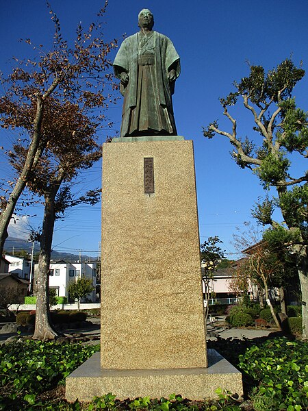 File:Statue of Hideo Okano.jpg