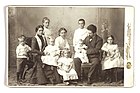 Sonja ja Karl Emil Ståhlberg et ses huit enfants en 1904.