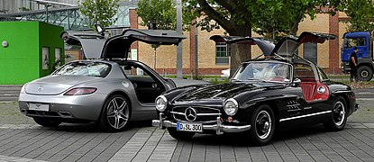 Mercedes-Benz SLS AMG (C 197) & Mercedes-Benz 300 SL (W 198) – Heckansicht, 10. August 2011, Düsseldorf.jpg