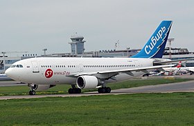 F-OGYP, l'Airbus A310 impliqué, ici photographié à l'aéroport de Moscou-Domodedovo un mois avant l'accident.