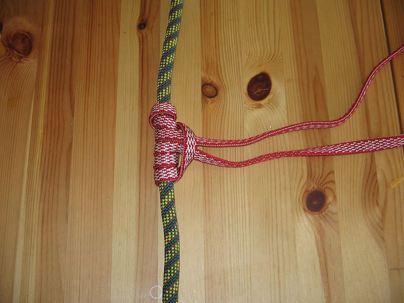 File:Three turn Prusik knot.jpg