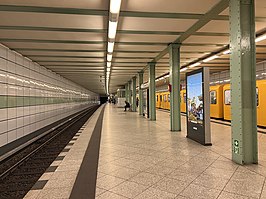 Het gerenoveerde perron van station Strausberger Platz