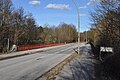 Die Mellingbekbrücke quert die Mellingbek und verbindet die Straßen Poppenbütteler Berg in Hamburg-Poppenbüttel und Lemsahler Landstraße in Hamburg-Lemsahl-Mellingstedt.