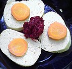 Gefilte fisj met rode chrein