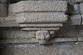 Saint-Nic : église Saint-Nicaise, porche sud, détail d'une console.