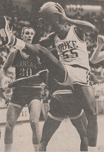 File:1986 Duke v Kansas - Billy King high leg.jpg