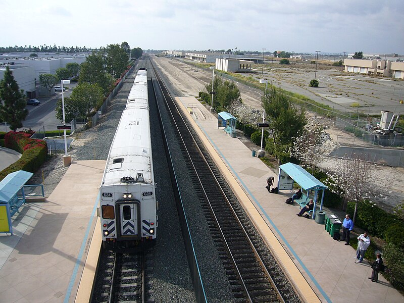 File:My train arrives.jpg