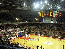 Vue intérieure du Colisée, durant l’échauffement de l'équipe de basket-ball de l’Élan sportif chalonnais