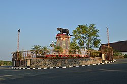 Tugu Macan Dahan di Sendawar