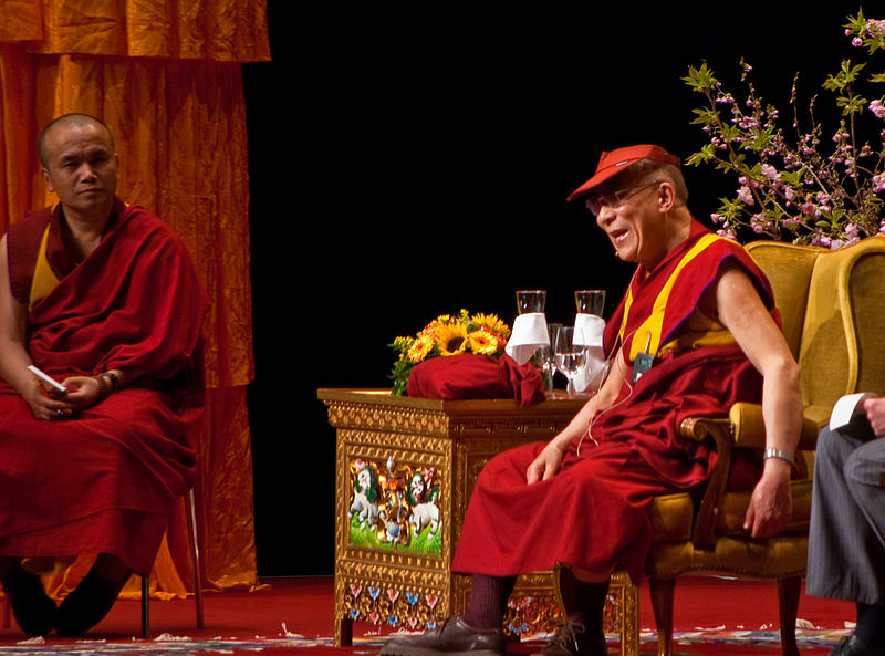 File:Dalai Lama a Zurick5.jpg