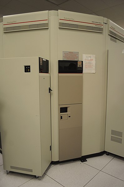 File:StorageTek tape library exterior at NERSC.jpg